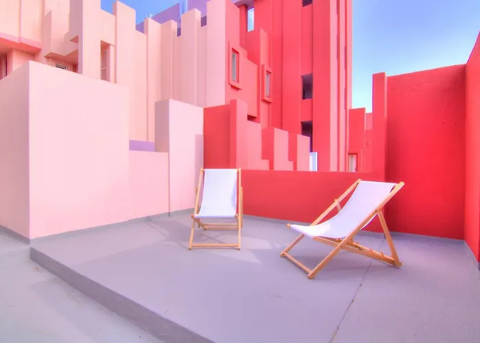 In The Red Building By Ricardo Bofill - Muralla Roja Apartamento Calpe